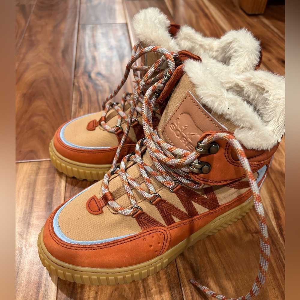 SOREL Women's ONA AVE Trek Waterproof Boots - Picture 1 of 5